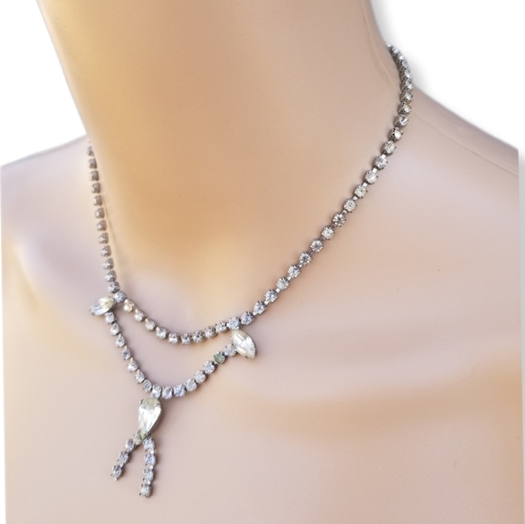VINTAGE 1940s SILVERTONE CHAIN & DIAMANTE NECKLACE - Picture 2 of 8